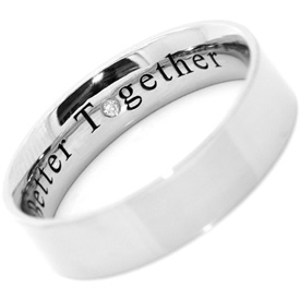 結婚指輪:石とセットの刻印