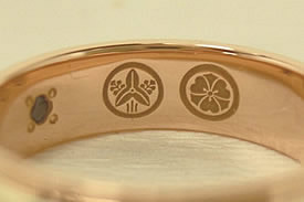 結婚指輪-家紋の刻印