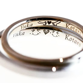 結婚指輪-手書きイラストの刻印